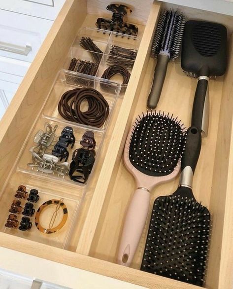 Dorm Bathroom Organization, Dorm Bathroom, Room Organization Bedroom, House Organisation, Bathroom Decor Ideas, Home Organisation, Dream Room Inspiration, Home Organization Hacks, Drawer Organizers