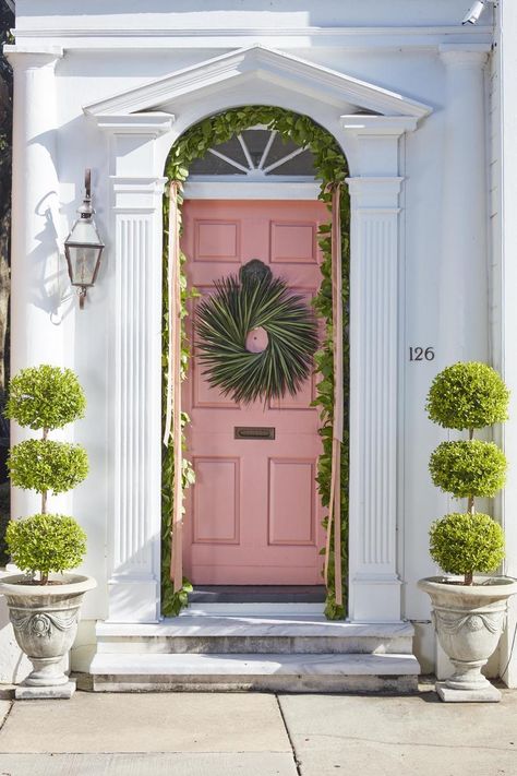 The South’s Best Historic Christmas Home Tours | Christmas in Charleston Tours #holiday #home #decor #travels #southernliving Historic Christmas, Charleston Christmas, Christmas Home Tours, Charleston Tours, Best Outdoor Christmas Decorations, Wreath Stand, Classic Wreath, Southern Christmas, Door Art