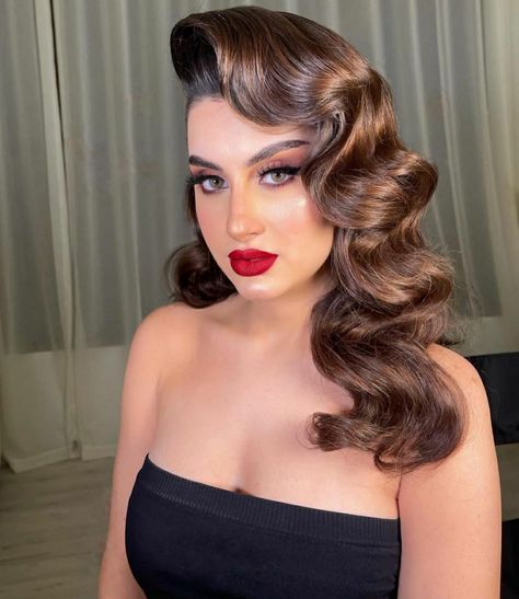 Roaring 20s Hairstyles For Long Hair 1920s Pin Curls, Bombshell Curls Short Hair, 1950s Curls, Pin Up Hairstyles For Long Hair, Old Hollywood Glam Hair, Hollywood Glamour Hair, 1920s Long Hair, Hollywood Glam Hair, 1920s Hairstyles