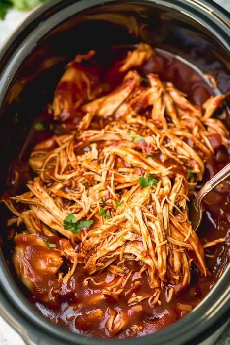 Barbecue Chicken Crockpot Recipes, Chicken Bbq Crockpot, Chicken In The Crockpot Recipes, Crockpot Barbeque Chicken, Crockpot Sandwich Recipes, Crockpot Shredded Chicken Recipes, Crockpot Barbecue Chicken, Crock Pot Bbq Chicken, Barbecue Chicken Crock Pot