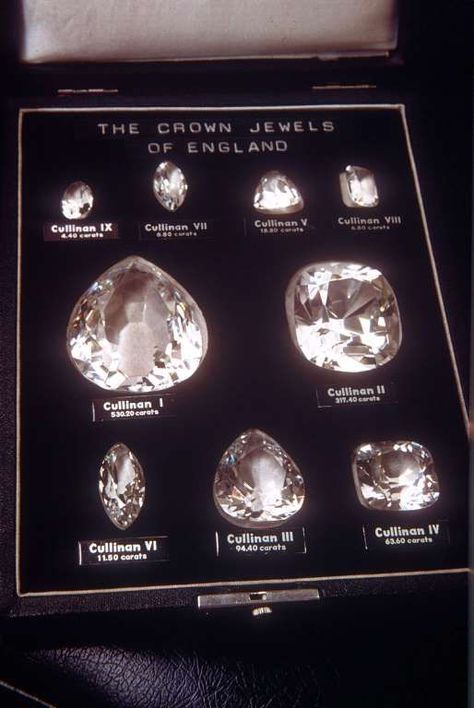 *1905 World’s largest Diamond found - The Cullinan diamond, at 3,106.75 carats,626 gram, was found by Captain Wells at the Premier Mine near Pretoria, South Africa. The rough diamond was split and cut into nine major stones and ninety‐six minor ones. Cullinan Diamond, Diamond Mining, British Crown Jewels, Royal Diamond, Pretoria South Africa, Royal Crown Jewels, Royal Jewellery, Queens Jewels, Queen Jewelry