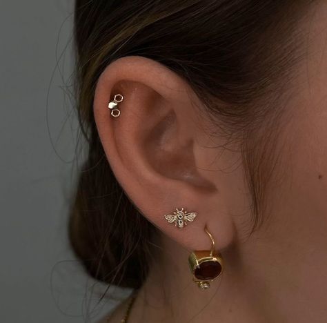 Buzzing with joy over these honeycomb and bee jewelry 🐝🍯  Helix + 2nd lobe by @alexpokes 14k solid gold honeycomb + 14k solid gold bee from @invictus_bodyjewelry  Soho, Union Square, and Williamsburg  11AM-9PM 7 DAYS A/W🕘 WALK-INZ OR BOOK ONLINE..📕 TATTOOS & PIERCINGS, NO ATTITUDE, NO MISERABLE HOOPS TO JUMP THROUGH....🚫  WALK-INZ WELCOME OR BOOK ONLINE AT  ⚔️livebytheswordtattoo.com⚔️ . . . . #14k #solidgold #goldjewelry #helix #lobepiercing #williamsburg #brooklyn 2nd Lobe Piercing, Williamsburg Brooklyn, Bee Jewelry, Lobe Piercing, Gold Bee, Union Square, Helix, Piercing Jewelry, Tattoos And Piercings