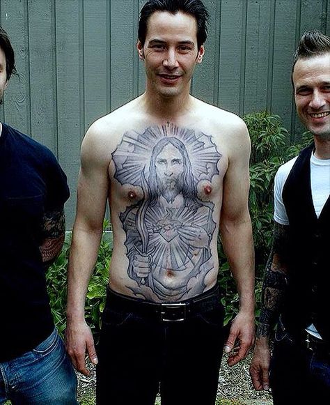 WHY DO WE LOVE KEANU? Because when he gets a fake tattoo, he goes all out.  Way to own it!  (chicfoo) keanu Constantine Tattoo, Keanu Reeves Body, Hellblazer Comic, Matrix Film, Keanu Reeves Movies, Alexandra Grant, John Constantine, Keanu Charles Reeves, I Love Love