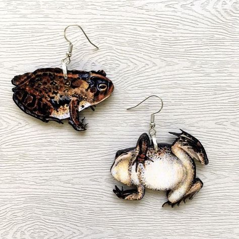 Dive into the whimsical world of wicca jewelry with these unique frog earrings. Perfect for science teachers or anyone who loves weird accessories, these earrings are a fun addition to your Halloween collection. Earrings Weird, Weird Earrings, Frog Earrings, Wicca Jewelry, Halloween Science, Science Teacher Gifts, Witch Jewelry, Future Style, Mismatched Earrings