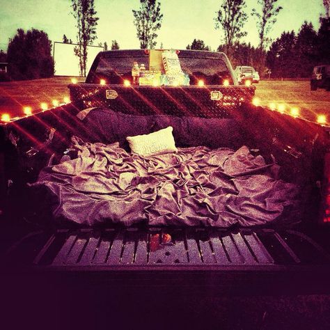 Have a candle lit date in the bed of my truck ... Second Date Ideas, Truck Bed Date, Romantic Bucket List, Country Dates, Creative Date Night Ideas, Truck Bed Camping, Dream Dates, Creative Dates, Cute Date Ideas