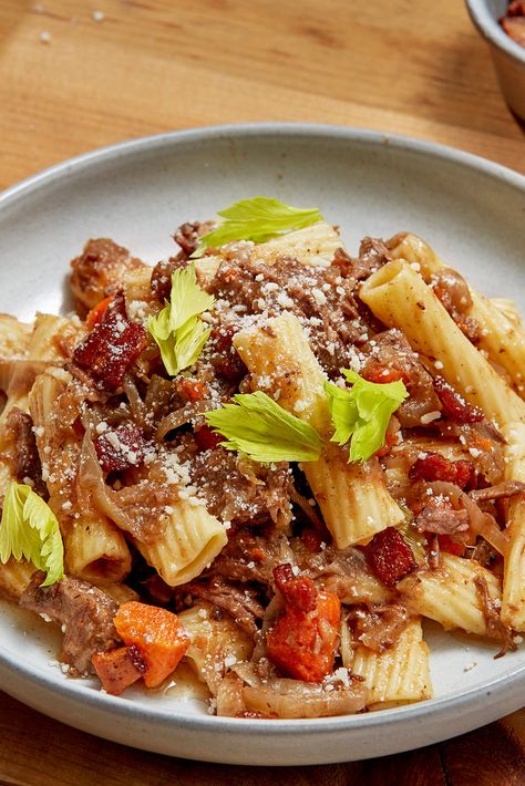 Genovese Sauce, Pasta Genovese, Miso Pasta, Beautiful Pasta, Lasagna Bolognese, Fall Pasta, Beef Sauce, Beef Ragu, Alla Vodka