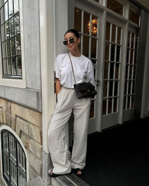 Striped Linen Pants Outfit, Striped Trousers Outfit, Stripe Pants Outfit, Linen Pants Style, Linen Pants Outfit, White Pants Outfit, Striped Linen Pants, Modest Casual Outfits, Summer Pants Outfits