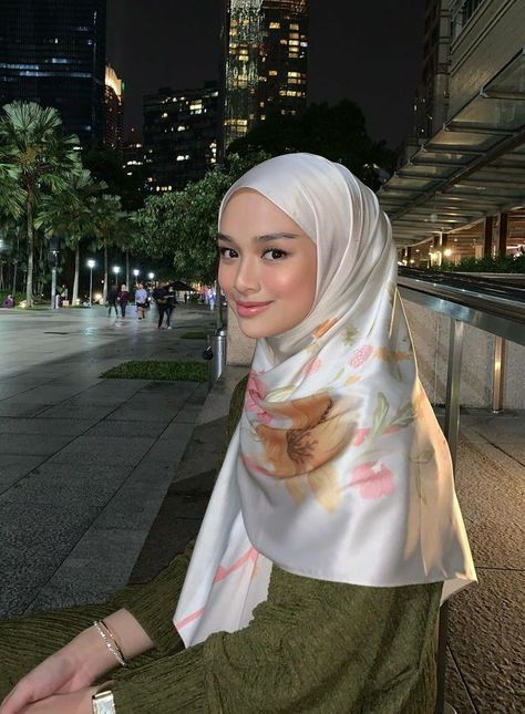 Marissa Dania, Malaysian Outfit, Malaysian Hijab Style, Malay Hijab, Style Hijab Simple, Hijab Fits, Pose Mode, Simple Hijab, Hijab Style Tutorial