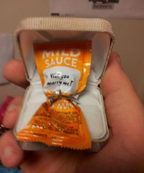 Wedding proposal | engagement | wedding proposal idea | wedding proposal photo Taco Bells, Proposal Fails, Best Ways To Propose, Bad Marriage, Ways To Propose, Proposal Photos, Marriage Humor, Wedding Proposals, Taco Bell