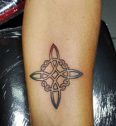 Latest 50 Celtic Tattoo Designs (2023) With Meaning - Tips and Beauty Celtic Armband Tattoo, Celtic Tattoo For Women Irish, Irish Flower Tattoo, Celtic Tattoo Family, Celtic Mother Tattoos, Small Irish Tattoos, Wrist Tattoo Design, Small Celtic Tattoos, Celtic Band Tattoo