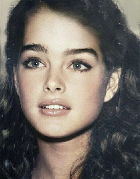 Brooke Shields Young, Olivia Hussey, Smink Inspiration, Liv Tyler, Brooke Shields, Model Aesthetic, Irina Shayk, Beauty Icons, Natalie Portman