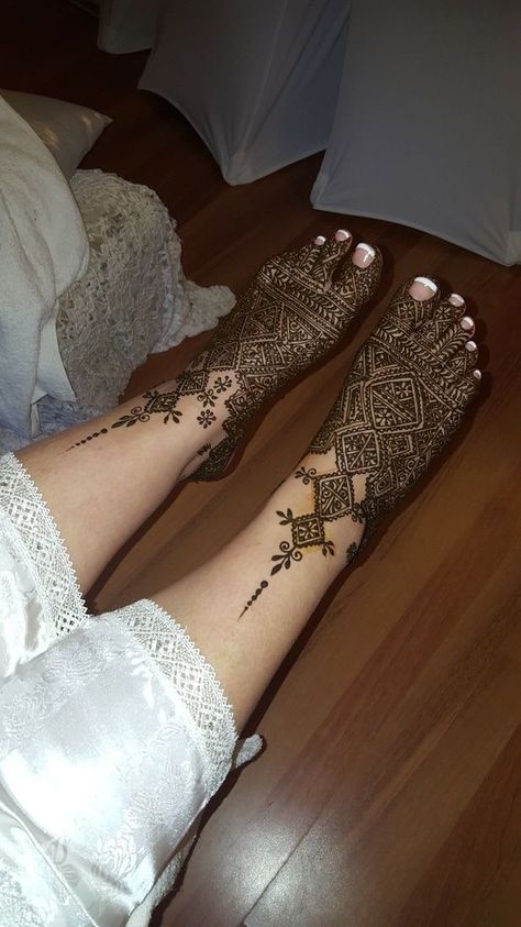 Henna Mandala Tattoo, Mehndi Designs Bridal, Paisley Tattoos, Bride Henna, Bride Things, Henna Hands, Legs Mehndi, Tattoos Henna, Unique Henna