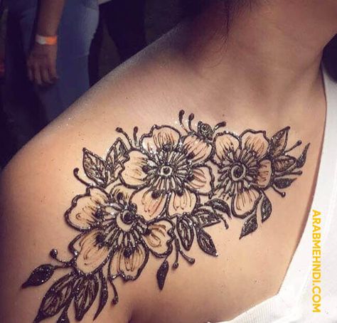 50 Shoulder Mehndi Design (Henna Design) - October 2019 Henna Designs On Back Of Neck, Henna On Shoulder Design, Henna Designs For Shoulder, Chest Mehndi Designs, Shoulder Henna Tattoos For Women, Body Henna Designs Chest, Henna On Collar Bone, Henna Shoulder Designs, Shoulder Henna Designs