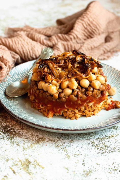 Koshari Recipe from Egypt Lentils Pasta, Koshari Recipe, Chili Powder Recipe, Vegetarian Kids, Spice Blends Recipes, Pasta Rice, Egyptian Food, African Recipes, National Dish