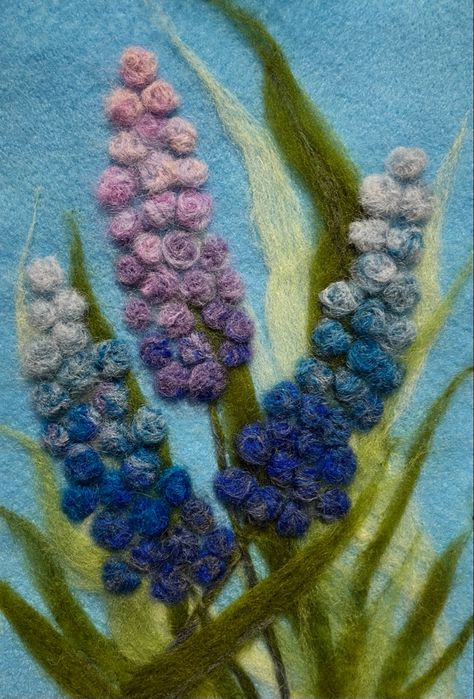 Felted Flower Pictures, Wool Felting Pictures, 2d Felting Ideas, Needle Felted Flower Pictures, Needle Felt Art Pictures, Painting With Wool Needle Felting, Needle Felt Flowers, Needle Felting Flowers, Felted Wool Projects