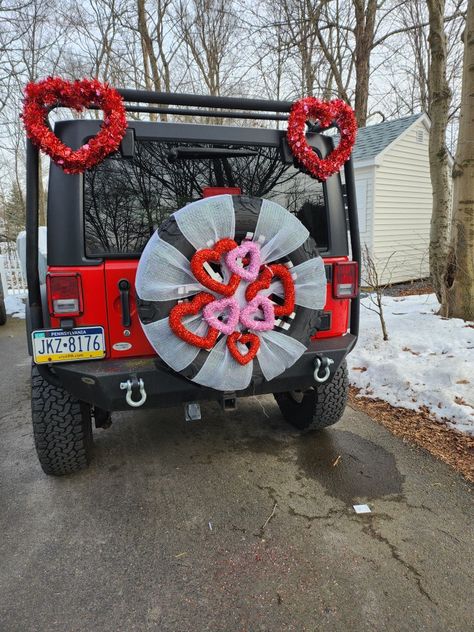 Jeep Wreath, Jeep Decorations, Jeep Decor, Red Jeep Wrangler, Diy Jeep, Jeep Things, Car Aesthetics, Red Jeep, Dog Pool