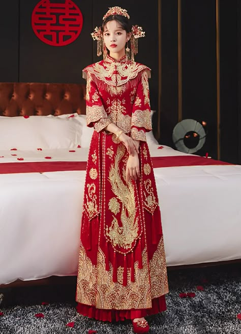 Red phoenix Qipao dress Chinese Attire Traditional Dresses, Qun Kwa Wedding Dresses, Qipao Aesthetic, Chinese Wedding Qipao, Chinese Dress Qipao Modern Cheongsam Wedding, China Wedding Dress, Traditional Red Cheongsam For Wedding, Chinese Marriage, Qipao Gown