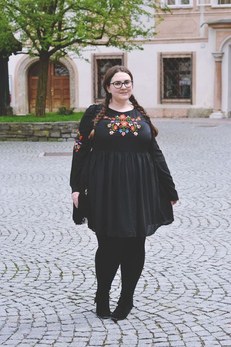 Old Black Women, Librarian Chic Outfits, Enby Style, Strega Fashion, Folk Dress, Plus Size Outfit, Folk Dresses, Fashion Hacks, Sling Bags