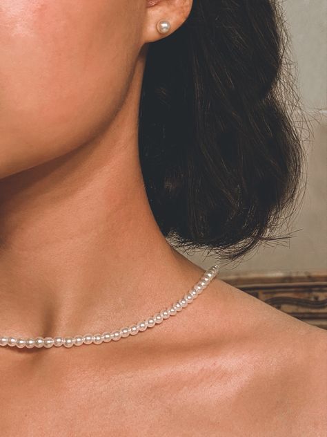 Matching jewellery Pearl Jewelry For Prom, Formal Jewelry Aesthetic, Pearls For Wedding Jewelry, Pearl Aesthetic Necklace, Pear Necklace Aesthetic, Pearl Accessories Aesthetic, Pearl Necklace Prom, Elegant Jewelry Aesthetic, Aesthetic Pearl Jewelry