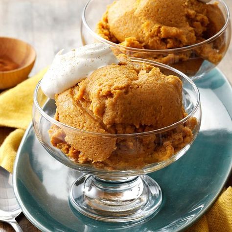 Recipe from Taste of Home Pumpkin Pie Pudding, Pumpkin Pudding Recipes, Fall Slow Cooker, Fall Slow Cooker Recipes, Easy Puddings, Slow Cooker Recipes Dessert, Pumpkin Pudding, Comfort Desserts, Slow Cooker Pumpkin