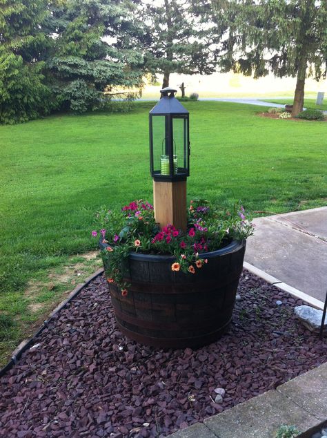 Planter With Solar Light, Whiskey Barrel Lights, Barrel Planter Ideas With Lights, Barrel Planter Ideas Front Yards, Solar Lights In Flower Pots, Whiskey Barrel Ideas Planters, Whiskey Barrel Planter With Lights, Flower Planter Ideas Outdoor, Whiskey Barrel Planter Ideas