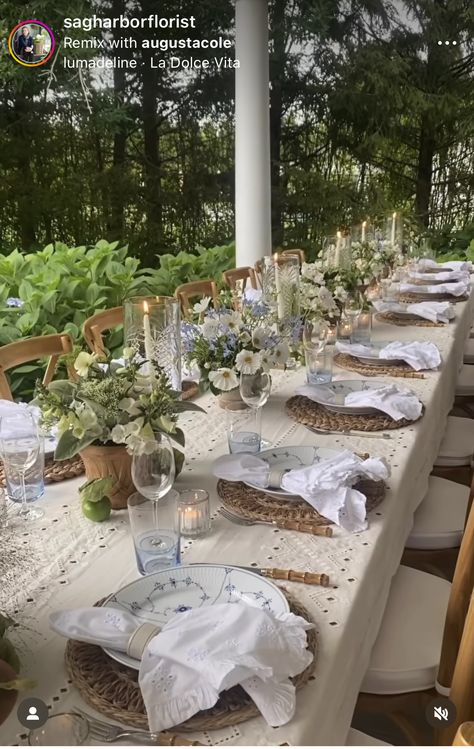 Garden Party Rehearsal Dinner, Cottage Core Table Setting, Outdoor Lunch Table Setting, Backyard Tablescape, French Country Party, French Garden Party, Hosting Era, Europe Wedding, Tafel Decor