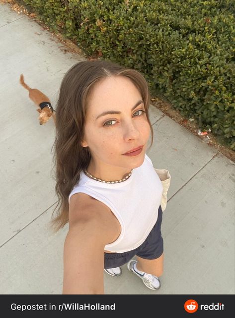 Willa Holland, Charly Jordan, Thea Queen, Women Writing, Female Actresses, Soft Summer, Quick Jokes, Celebrities Female, Holland