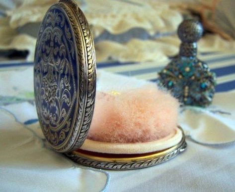 Do you remember these?? ...Vintage Powder-Puff Gaun Abad Pertengahan, Makeup Powder, Yennefer Of Vengerberg, Chair Ideas, Vanity Chair, Vintage Cosmetics, Vintage Makeup, Princess Aesthetic, The Great Gatsby