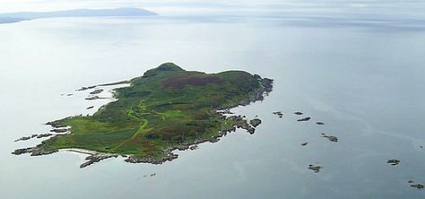 Boat tours, Fingal's Cave; Isle of Gigha – Pocket Size Scotland Abandoned Island, Fingal's Cave, Island Aesthetic, Island Pictures, Irish Cottage, West Coast Scotland, Scottish Gaelic, Victorian Buildings, Fantasy Island