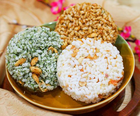 puffed rice cake | Taiwanese snack Chinese Sweets, Puffed Rice Cakes, Pomelo Salad, Rice Cake Recipes, Cheesy Chicken Broccoli, Broiled Chicken, Bean Cakes, Taiwan Food, Poached Chicken