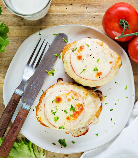 This Tuna Melt recipe is perfection! With homemade tuna salad, fresh tomato, and ooey-gooey mozzarella cheese, all on top of freshly toasted french bread! Open Faced Tuna Melt, Melt Sandwiches, Tuna Dishes, Tuna Melt Sandwich, Tuna Melt Recipe, Homestead Recipes, Cheese All, Tuna Salad Sandwich, Tomato Soup Homemade