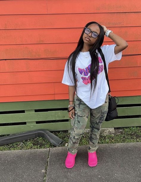 #schooloutfits #outfitideas #explore Outfits Camo Pants, Pink Uggs Outfit, Uggs Outfits, Chill Fits, Swag Outfits For Girls, Camo Pants, Cute Swag Outfits