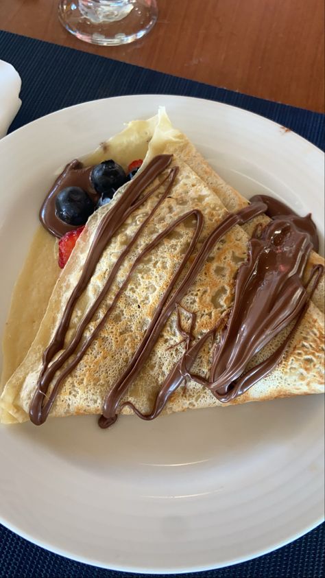 Nutella Crepes Aesthetic, Crepes Aesthetic, Crepes Nutella, Nutella Crepes, Peanut Butter Nutella, Decadent Food, Christmas Dishes, Breakfast Dessert, Food Obsession