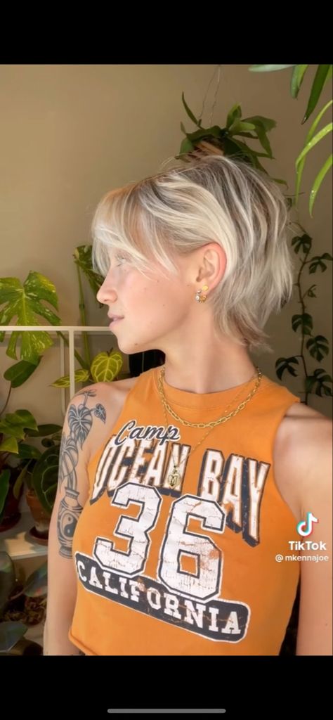 90s Shaggy Pixie, Short Shag Blonde Hair, Short Layered Blonde Hair Shaggy Hairstyles, Shaggy Pixie Mullet Blonde, Shaggy Blonde Hair Short, Blonde Shaggy Pixie, Short Shaggy Hair Round Face, Rock Short Hairstyles, Long Shag Pixie Haircut