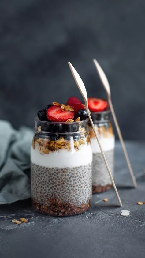 Healthy Diners, Fruits And Vegetables Pictures, Romantic Breakfast, Smoothie Recipes Healthy Breakfast, Food Photoshoot, Fruit Yogurt, Dessert In A Jar, Baking Items, Wallpaper Mobile