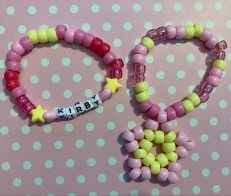 Lovejoy Kandi, Kirby Bracelet, Kirby Crafts, Kirby Kandi, Kandi Bracelets Patterns, Scene Bracelets, Loom Bands Designs, Bracelets With Beads, Kawaii Bracelet