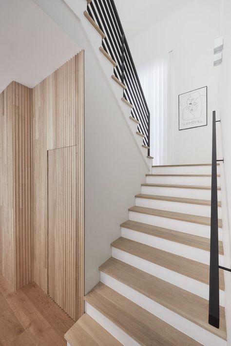 Closed Staircase, Door Under Stairs, Room Under Stairs, Baddie Bedroom, تحت الدرج, Stairs Renovation, Timber Stair, Staircase Storage, Stairway Design