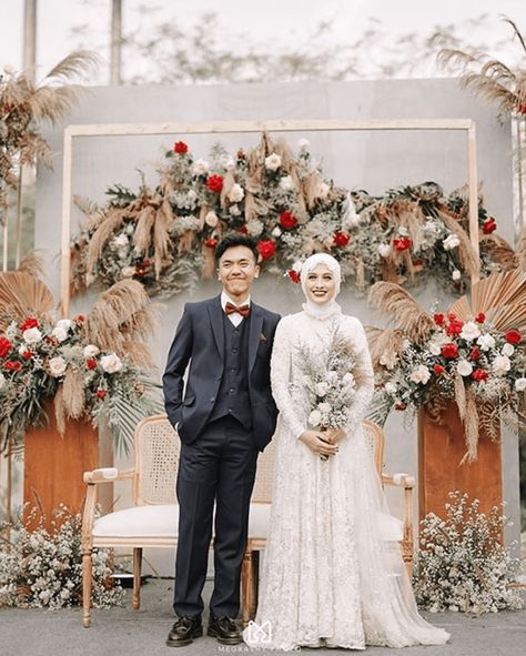 Simple Outdoor Wedding Decoration Ideas, Muslimah Wedding Dress Simple, Dekor Pernikahan Simple, Backdrop Wedding Simple, Pelaminan Simple, Simple Wedding Dress Hijab, Islam Wedding, Muslim Wedding Dress Hijab Bride, Wedding Dress Hijab