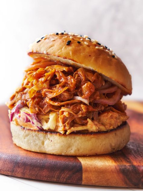 Vegan BBQ Jackfruit Slider 1 slidr scaled Jackfruit Sliders, Barbecue Sliders, Vegan Bbq Sauce, Bbq Pulled Jackfruit, Slider Recipe, Pulled Jackfruit, Canned Jackfruit, Vegan Barbecue, Bbq Jackfruit