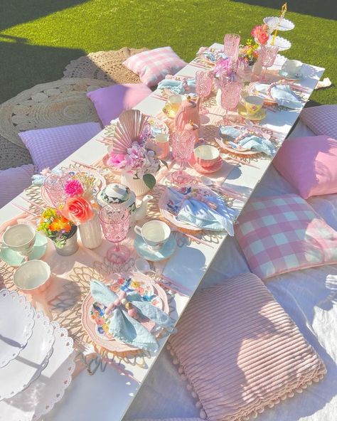 Park Tea Party Birthday, Pink Tea Party Picnic, Outside Tea Party Decor, Floor Tea Party, Princess Tea Party Picnic, Backyard Tea Party Birthday, Tea Party Color Scheme, Outdoor Tea Party Birthday, Fairy Garden Party Decorations Diy