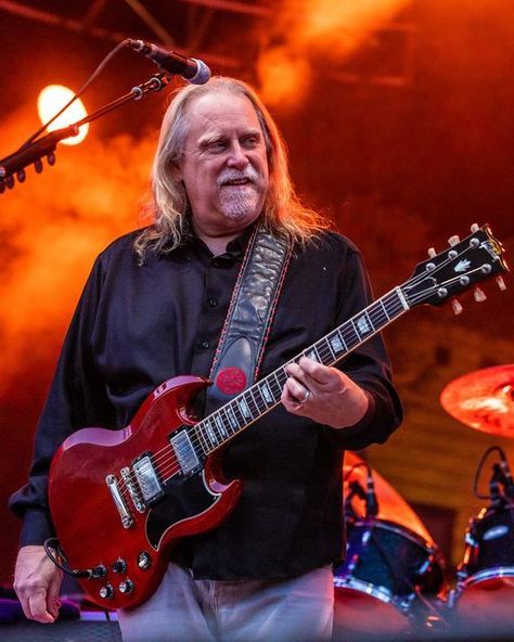 Warren Haynes, Doctor Images, Gibson Sg Standard, Rock Guitarist, The Jam Band, Blues Artists, Gibson Sg, Guitar Stuff, Band Photos