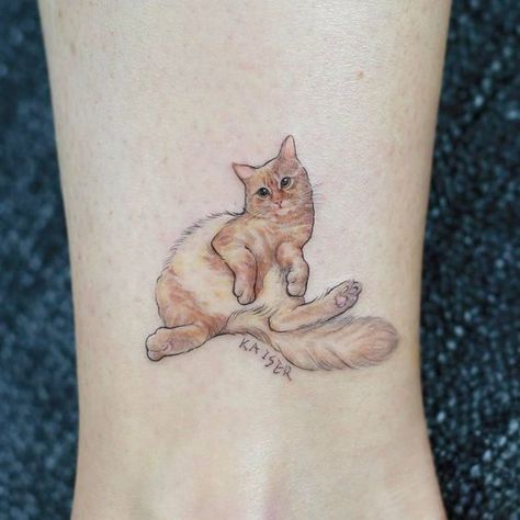 orange cat tattoo Orange And White Cat Tattoo, Orange Cat Tattoo Ideas, Small Orange Cat Tattoo, Cat Tattoo Orange, Orange Cat Tattoo Simple, Orange Cat Tattoo, Small Cat Tattoo, Minimalist Cat Tattoo, Cat Tattoo Simple