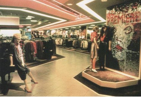 80s Mall Aesthetic, 1980s Mall, 80s Mall, School Interiors, Mall Aesthetic, 1980s Aesthetic, 90s Interior, 80s Christmas, Dead Malls