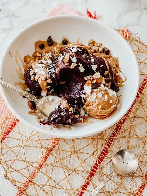 Açaí Sorbet - A Table Top Affair | Breakfast Smoothie Bowl Healthy Sorbet, Breakfast Bowl Recipes, Acai Sorbet, Smoothy Recipes, Lemon Rolls, Heart Shaped Cinnamon Rolls, Smoothies Breakfast, Healthy Breakfast Bowl, Frozen Acai