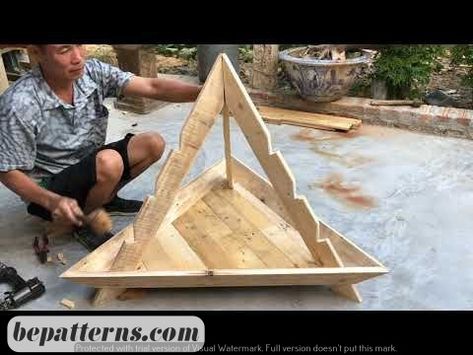 How to Make Decorative Garden Screens: A Step-by-Step Tutorial Pyramid Planter Diy, Diy Flower Bed Ideas, Planter Boxes Diy, Garden Planter Boxes Diy, Diy Flower Bed, Pyramid Planter, Wooden Pyramid, Diy Flower Beds, Home Flower Arrangements