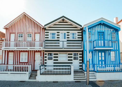 As casinhas coloridas da Praia da Costa Nova em Aveiro Places In Portugal, Costa Nova, Portugal Travel, You Are The World, Travel List, Fishing Villages, Tour Operator, Beach Town, Algarve