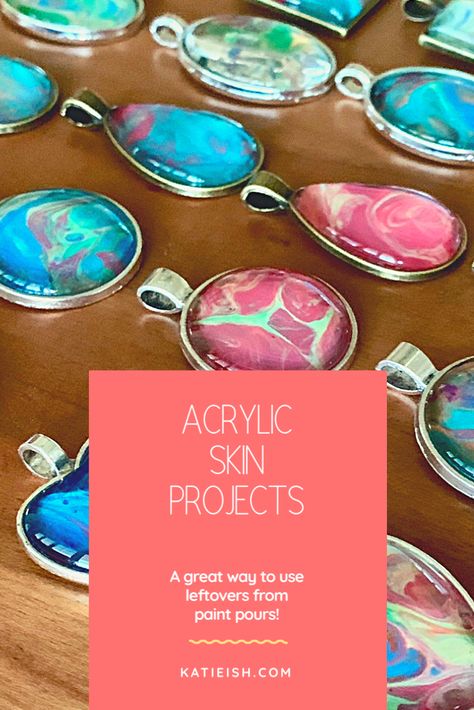 How To Make Acrylic Jewelry, Paint Skin Jewelry, Acrylic Pour And Resin Jewelry, Acrylic Skins Ideas, Paint Skins Acrylic, Acrylic Skins, Pour Paint Skin Jewelry, Acrylic Pour Jewelry, Acrylic Pour Painting Ideas