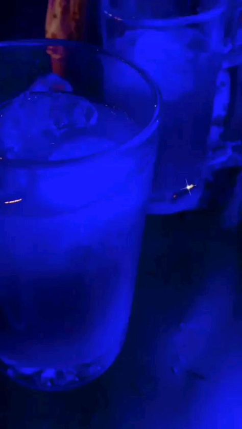 Club Video Nightclub Snapchat, Alcoholic Drinks Aesthetic Party, Club Videos Nightclub, Photo Snapchat, Friends Party Night, Alcoholic Drinks Pictures, Party Night Club Aesthetic, Night Club Aesthetic, Boyfriend Instagram