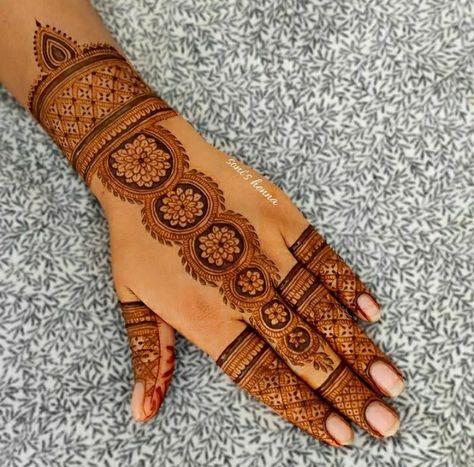 Indowestern Mehendi Designs, Backside Mehndi Design, Sider Mehndi, Simple Mehandi, Short Mehndi Design, Simple Arabic Mehndi Designs, Simple Mehndi Design, Mehndi Designs Bridal Hands, Very Simple Mehndi Designs