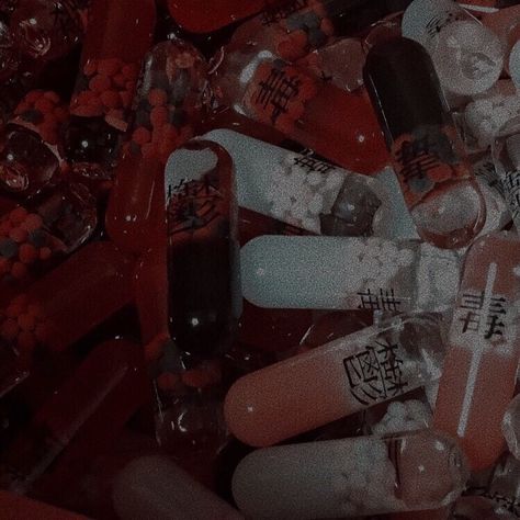 Pill Astetic, Pills Aesthetique Dark, Pill Bottles Aesthetic, Art Bizarre, Blood Art, Happy Pills, + Core + Aesthetic, Grunge Photography, Dark Photography